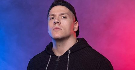 SLOBA SE OPROSTIO OD OCA TUŽNOM PORUKOM, A KOMENTAR ODMAH OSTAVILA DARA BUBAMARA: Evo šta je napisala pjevaču (FOTO)