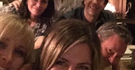 NAJPOPULARNIJA FOTOGRAFIJA NA INSTAGRAMU IZAZVALA GAĐENJE LJUDI : "Šta je to pored njegove glave?"