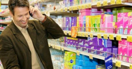 Kćerka tražila od oca da joj kupi uloške, a njegov URNEBESAN ODGOVOR postao HIT na društvenim mrežama