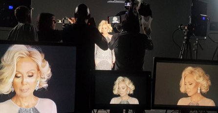 PRIČALI SU DA BRENA GUBI KOSU, A SAD SE POJAVILA NA SNIMANJU U OVAKVOM IZDANJU: Svi su se pitali šta joj je to NA GLAVI?! (FOTO)