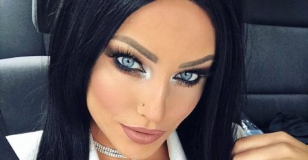 NOSI EPITET NAJLJEPŠE ZVIJEZDE “GRANDA”: Osvaja očima, a kada vidite donji dio tijela..ISPLIVALA FOTOGRAFIJA SA BAZENA! 