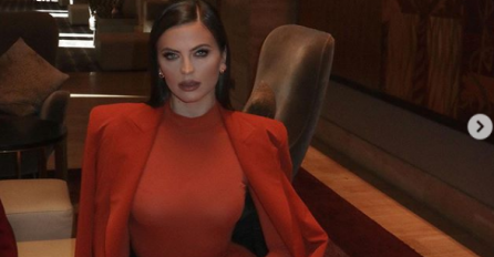 "PRODAVALA SAM GAĆE I ČARAPE NA PIJACI OD JUTRA DO MRAKA": Kad čujete čime su se bavile srpske pjevačice prije ZABEZEKNUT ĆETE SE!