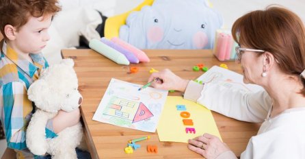 "Ja sam usvojena, moji su imali 40 i 43 godine. Brat je došao malo kasnije, neočekivano. Imamo iste biološke roditelje. Nikad me nije zanimalo ko su ti ljudi."