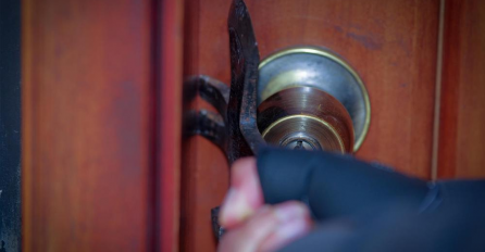 HAOS U DOMU FOLKERKE: Upali joj lopovi u stan! Kad je vidjela šta su odnijeli suze nisu prestajale