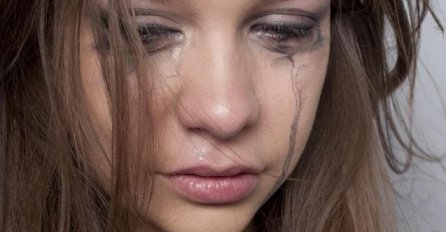 "Od skora radim kao konobarica u jednom poznatom kafiću u Beogradu..."