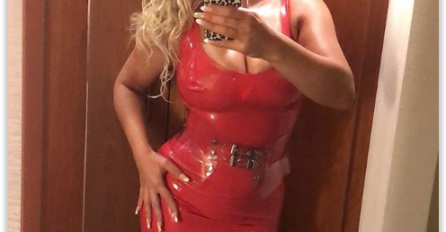 Selmu Bajrami svi znate: A ovo je pjevačicina majka, kad vidite kako izgleda bit će vam jasno NA KOGA JE OVAKO ZGODNA