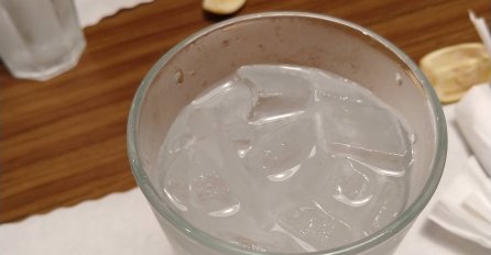 VIDITE LI VI SLAMKU U OVOJ ČAŠI? Cijeli svijet ovu sliku gleda u nevjerici i niko nema odgovor!