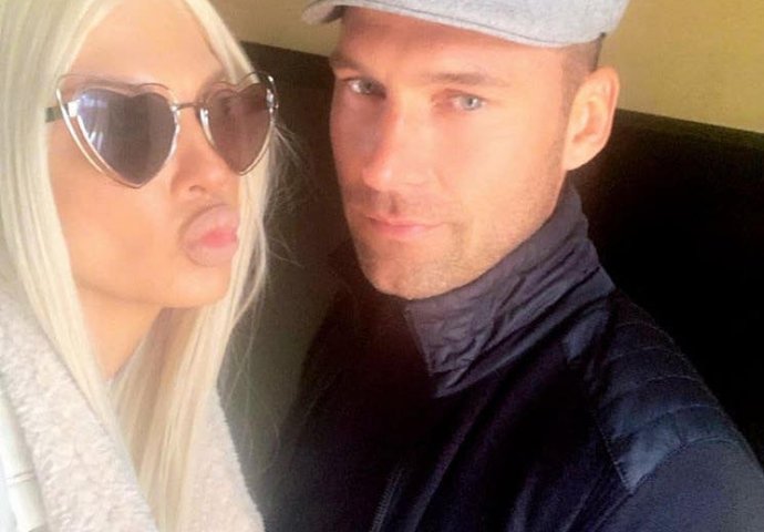 DUŠKO TOŠIĆ ZA 8. MART USLIKAN NA VEČERI: Na luksuznom mjestu, kad su vidjeli ko je pored njega ŠOK, NIJE JELENA! (FOTO)