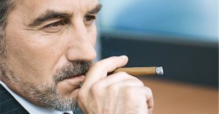 "Moj tata je izuzetno bogat, ima veliku firmu sa preko 500 uposlenih..."