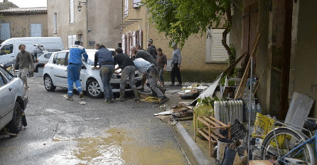 OLUJA POHARALA FRANCUSKU: Hiljade domova bez struje, jedna osoba nestala