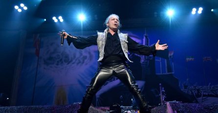 POZNATI PJEVAČ OSTAVIO ŽENU ZBOG 15 GODINA MLAĐE SIMPATIZERKE: Fitnes instruktorka ide na njegove nastupe već 10 godina i na kraju je USPJELA! Počinje borba za 100 miliona $