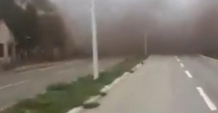 TORNADO SE POJAVIO U SRBIJI, NOSIO SVE PRED SOBOM, DVIJE OSOBE POGINULE: Zatvoren autoput, GRAĐANI U PANICI BJEŽALI, POGLEDAJTE ZASTRAŠUJUĆI SNIMAK (VIDEO)