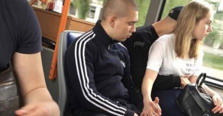 NEKO IH JE USLIKAO I LANSIRAO NA INTERNET: Ljudi vrište od smijeha, VIDITE LI OVAJ BLAM GODINE? (FOTO)