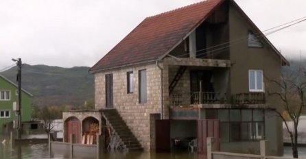 APOKALIPSA, POPLAVLJENE KUĆE I KAFIĆI: Spasioci jure, IZDATO HITNO SAOPŠTENJE! (VIDEO)