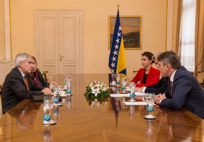 Komšić sa ambasadorom Francuske: BiH učestvuje u borbi protiv terorizma