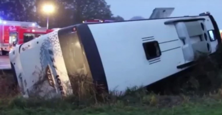 STRAVIČNO! Prevrnuo se autobus sa 48 ljudi, 32 osobe OZLIJEĐENE! Izvlače ih već 7 sati, odjekuju JAUCI!