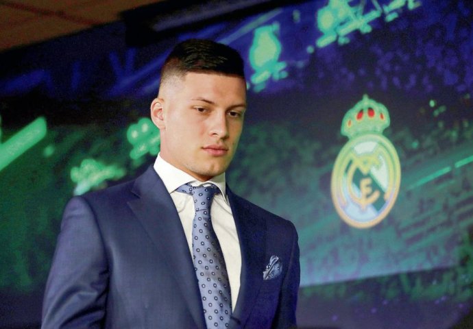 VEZA MANEKENKE I FUDBALERA U KRIZI: Sofija bez dozvole DALA ZAJEDNIČKU SLIKU novinarima, a Luka je OTPRATIO s Instagrama, pa NAVALIO NA BIVŠU!