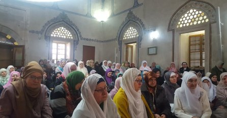 Centralni mevlud za žene u Sultan Fatihovoj – Carevoj džamiji: Zašto tonemo sve dublje?!