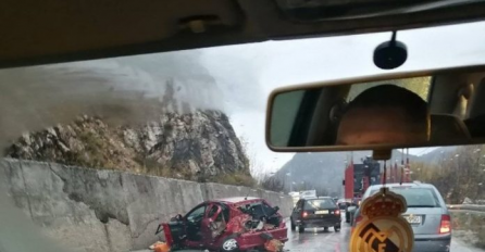 BLOKIRAN IZLAZ IZ GRADA: Teška saobraćajna nesreća - Uviđaj u toku! Direktan udar u kamion