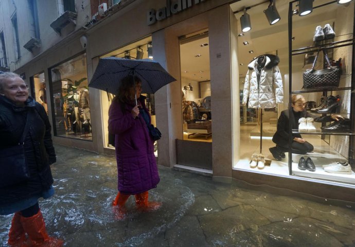Venecija ponovo pod vodom, šteta od poplava milijardu eura