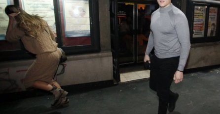 SLOBA KONAČNO USLIKAN SA NOVOM DJEVOJKOM: Pokušala je sakriti lice i pobjeći, ALI JE USLIKANA, ZANIJEMILI SU PRED NJENOM LJEPOTOM (FOTO)