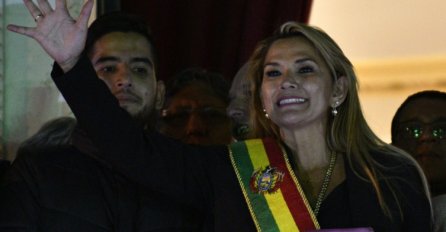 Senatorica Žanin Anez proglasila se privremenom predsjednicom Bolivije