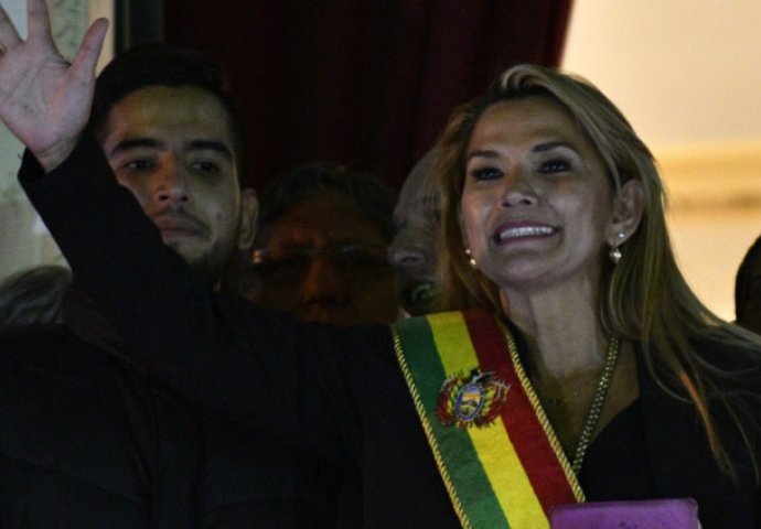 Senatorica Žanin Anez proglasila se privremenom predsjednicom Bolivije