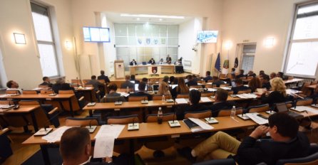 Burno u Skupštini KS: Zbog javnih priznanja posvađali se SDP, NS i NiP