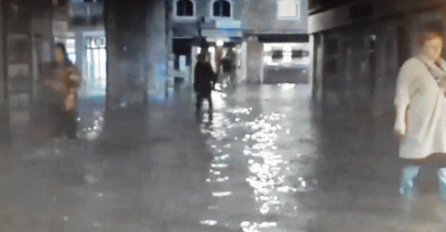 KATAKLIZMA U CIJELOM GRADU, STRAŠNO NEVRIJEME RAZORILO SVE, IMA POGINULIH: Voda ušla u kuće, VLASTI NA NOGAMA