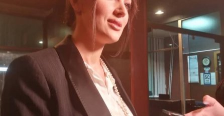 ALEKSANDRA PRIJOVIĆ USLIKANA SA SINOM ISPRED KUĆE: Uskoro slave 1. ROĐENDAN, slika je raznježila sve (FOTO)