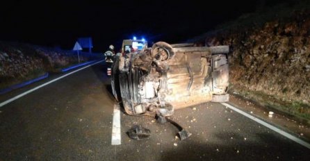 TEŠKA NESREĆA, MLADIĆ SE ZABIO U STIJENU: Hitna na licu mjesta!