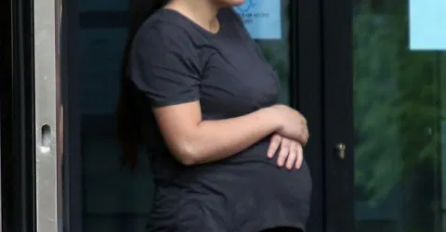 "Šetamo se ulicom jučer, žena, kćerka i ja, kad odjednom neki momak iza nas galami na trudnu ženu"