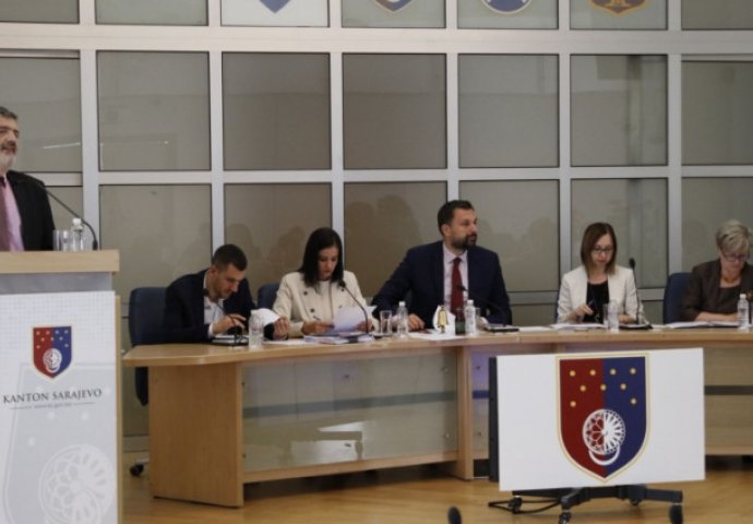 Ministar Srđan Mandić otkrio šokantne podatke: Objasnio kako je u "Radu" zaposlena sestra zastupnice Naše stranke