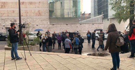 Mirno okupljanje ispred Federalnog parlamenta zbog situacije u Pazariću