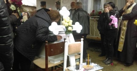 JELENA SE BORILA ZA NJU SVIM SILAMA, A DANAS JE SAHRANILI: Grobljem odzvanjali vrisci njenih roditelja, POTRESNI PRIZORI (FOTO)