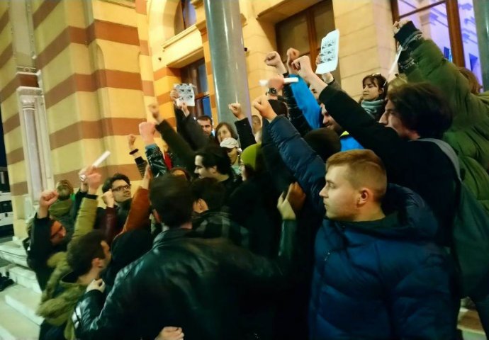 Završen protest u centru Sarajeva, za sutra zakazano novo okupljanje