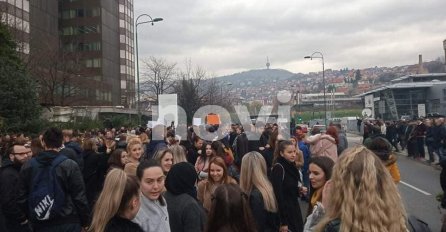 Građani će i danas protestovati pred zgradom Federalne vlade u Sarajevu