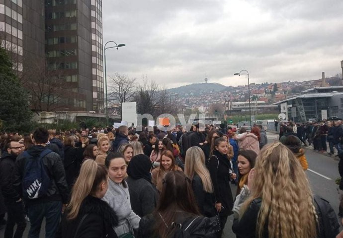 Građani će i danas protestovati pred zgradom Federalne vlade u Sarajevu