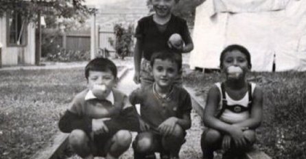 EKIPA JE TU, A KO JE OVAJ DEČKO ŠTO STOJI? DANAS JE NAJBOLJI PJEVAČ NA BALKANU: Sve njegove hitove znate napamet, KO JE ON? (FOTO)