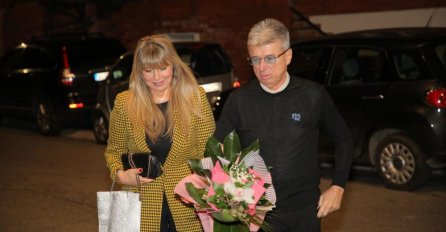 VELIKO SLAVLJE U DOMU LEPE BRENE, SAŠA I SUZANA PRVI DOŠLI: Stigli su i Severina i Igor i svi nose cvijeće, EVO ŠTA SE DOGAĐA! (FOTO)