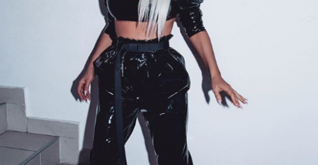 KARLEUŠA ZAPALILA INSTAGRAM! Izašla iz hotelske sobe, svi su gledali u OVAJ DETALJ! Muškarcima vilice do poda, POGLEDAJTE O ČEMU JE RIJEČ!