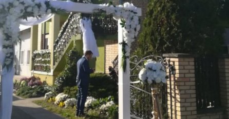 NA PRAGU BOGDANINE KUĆE UKAZALA SE PREKRASNA HALJINA: Cecina vjenčanica spremna za mladu, UNOSE JE U KUĆU!