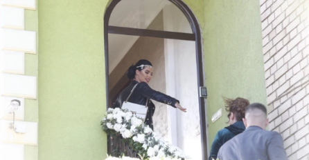 PRVA SLIKA MLADE: Sređena Bogdana stigla u porodični dom, ZANIJEMILI SU OD LJEPOTE! POČELA PLAKATI KAD JE NJU UGLEDALA (FOTO)