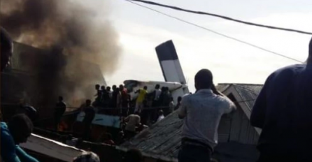 SRUŠIO SE PUTNIČKI AVION TOKOM UZLETANJA: Svi posmatrali u nevjerici, RASTE BROJ ŽRTAVA