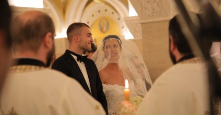 SRBI BIJESNI, BOGDANA ISPOŠTOVALA SVE SRPSKE OBIČAJE, A ONDA UŠLA U CRKVU I TOKOM VJENČANJA URADILA OVO:  Isplivala fotografija, EVO ŠTA SE DEŠAVA!