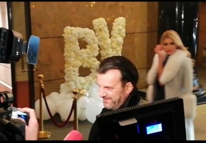 ACA LUKAS SA NOVOM DJEVOJKOM DOŠAO NA SVADBU VELJKA I BOGDANE: Pogledajte kako se obukla ZANOSNA PLAVUŠA!