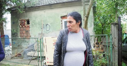 "Danas u prepunom busu, na jednoj stanici su ušli rom i romkinja..."