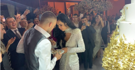 BOGDANA SE SINOĆ PRESVUKLA U TREĆU VJENČANICU I SVIMA POKAZALA TRUDNIČKI STOMAK: Izbacila i dekolte, ovakvu je JOŠ NISMO VIDJELI! (FOTO)