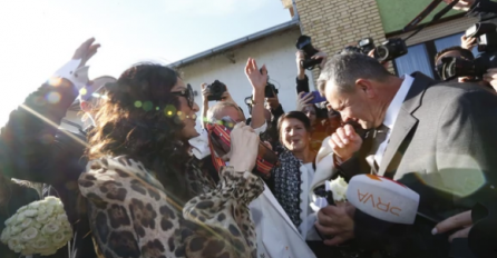 NA KRAJU SVADBE CECA UZELA MIKROFON I OBRATILA SE GOSTIMA: Spremno je još jedno veselje, GROMOGLASAN APLAUZ, čestitke samo stižu!