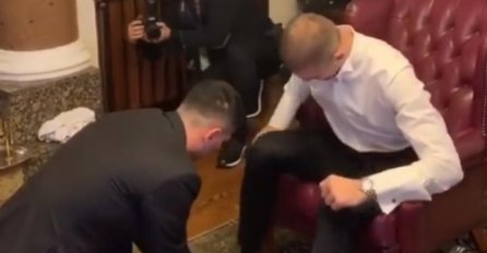 VELJKA RAŽNATOVIĆA KUM BRIJAO PRED SVADBU,  A SVI GLEDALI U  JEDAN DETALJ NA NJEGOVOJ CIPELI: Oglasila se Ceca i sve objasnila, evo o čemu se radi!